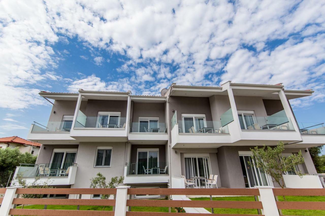 The Papoutsakis Apartments Nikíti Kültér fotó