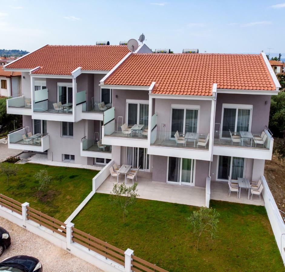 The Papoutsakis Apartments Nikíti Kültér fotó