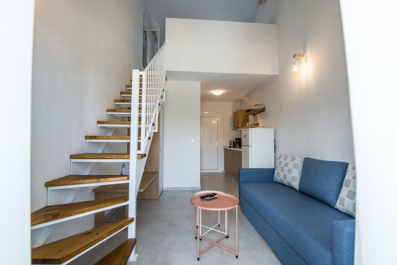 The Papoutsakis Apartments Nikíti Kültér fotó