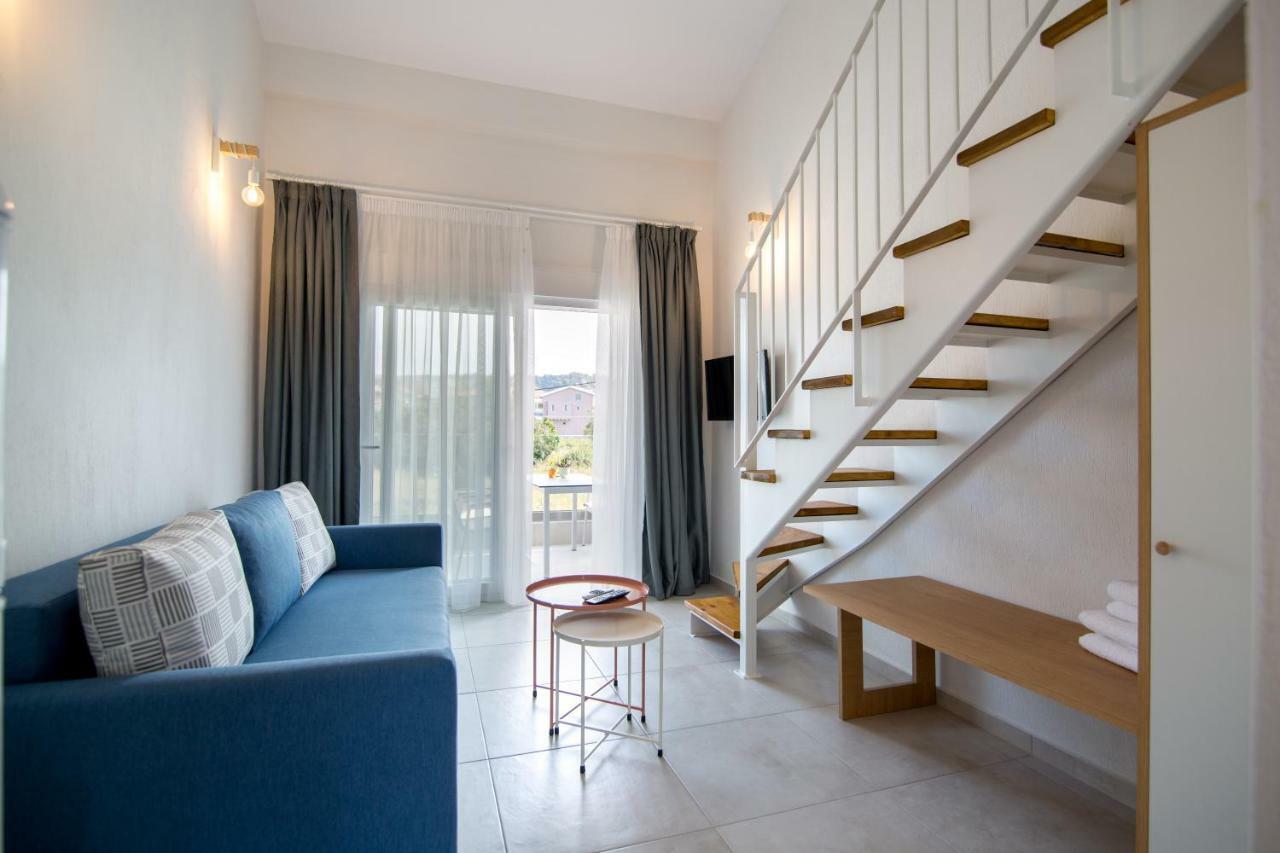 The Papoutsakis Apartments Nikíti Kültér fotó